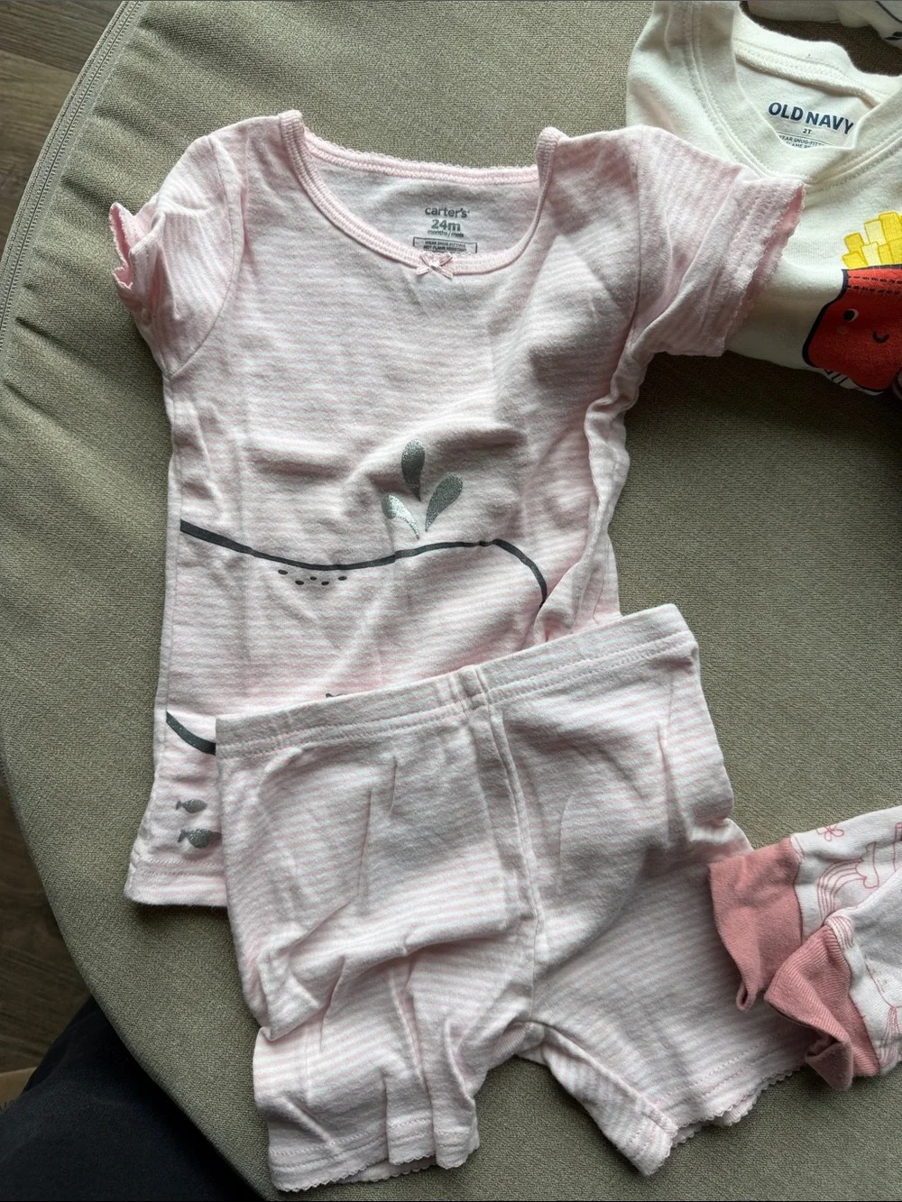 (6) piece pj bundle - 3 Old Navy 3 Carters